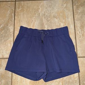 On the fly short size 6